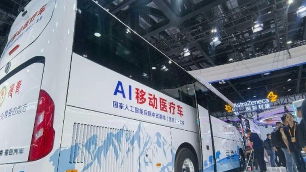 把三甲医院“装进”一辆车:全球首款AI移动医疗车驶向基层