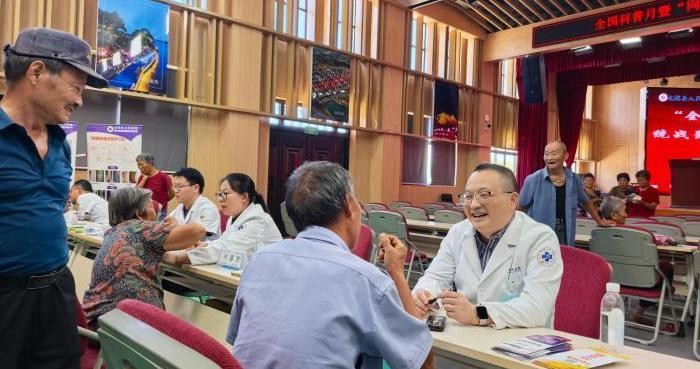 图注：安诊儿接入机构、注册用户与累计服务三项指标的口径差异对比