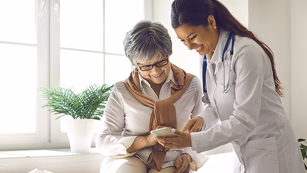 Oracle Health AI 患者门户在美国正式上线，把病历解释和预约管理嵌入 EHR