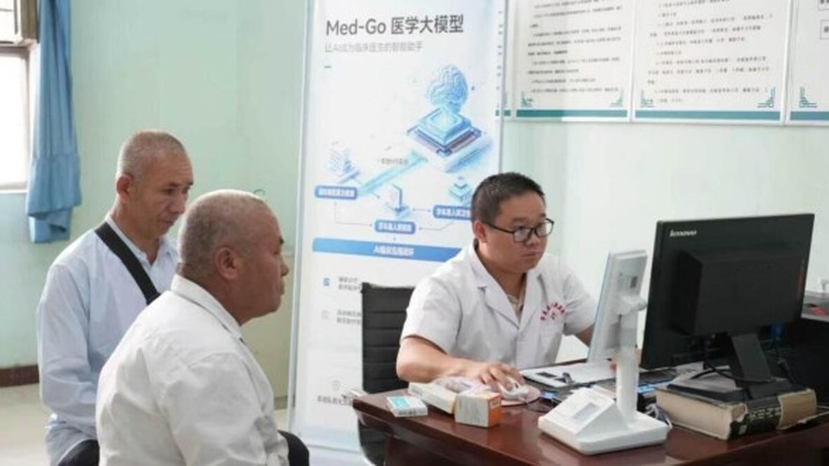 一枚AI大脑守望莎车:Med-Go在县医院门诊拦下一次肾上腺转移漏诊